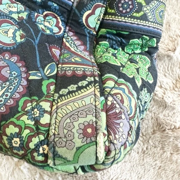 VERA BRADLEY BAG. - Picture 8 of 10